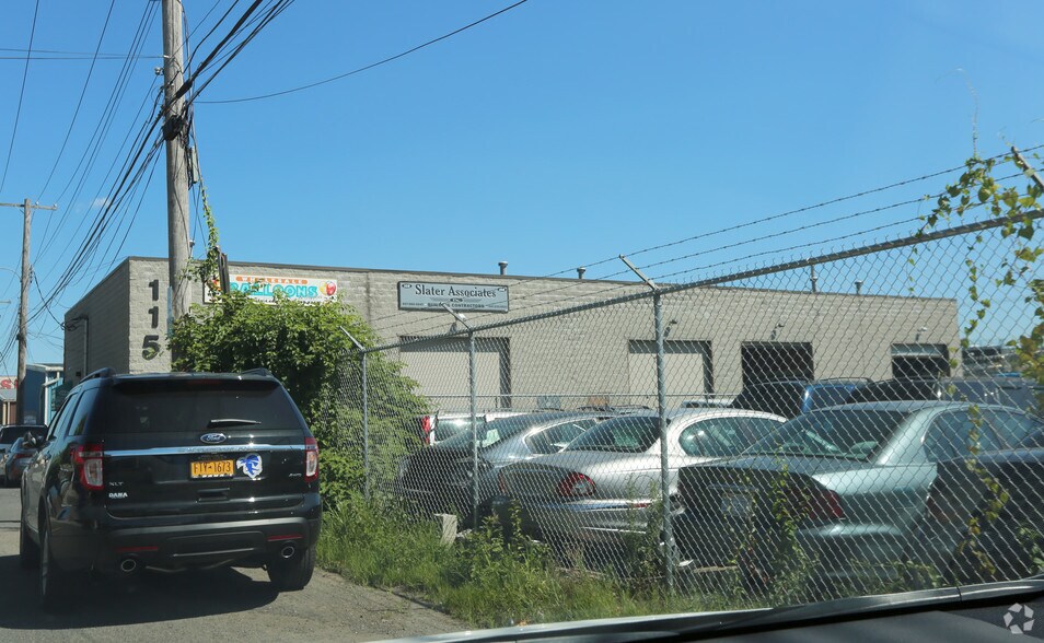 More Photos Of 115 Industrial Loop, Staten Island Distribution For Lease