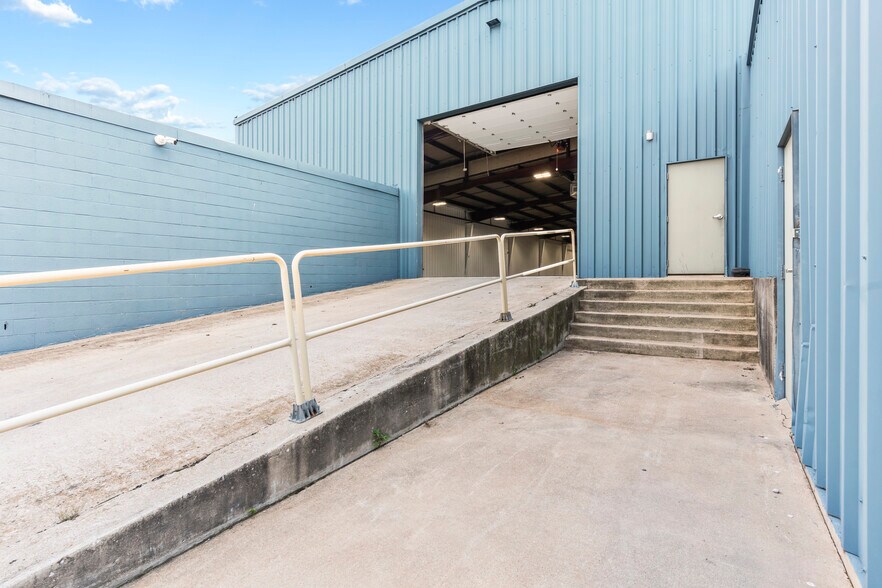 More Photos Of 1511 W Broadway St, Ardmore Auto Dealership For Sale