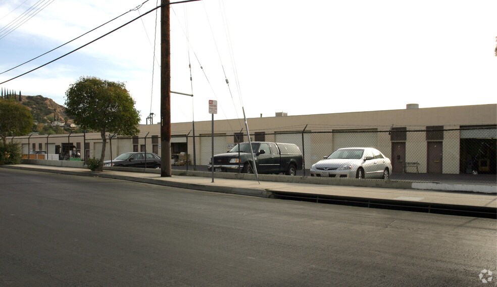 Primary Photo Of 12770 Pierce St, Pacoima Warehouse For Lease