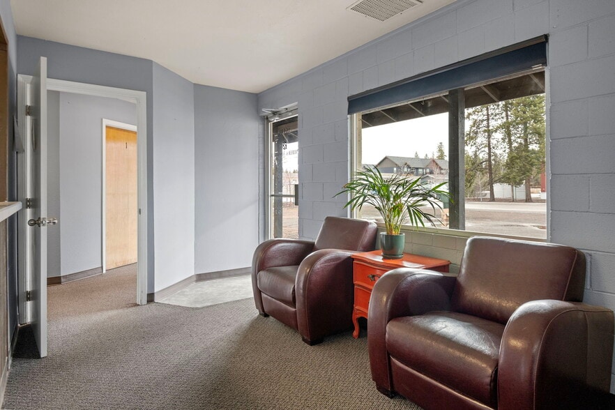 More Photos Of 16440 Finley Butte Rd, La Pine Office For Sale