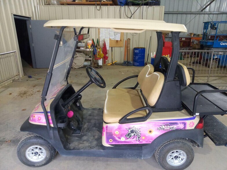 More Photos Of 224 Michael Ln, New Berlin Racetrack For Sale