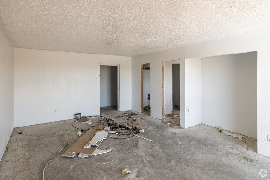 More Photos Of 2001 N Hudson Ave, Pueblo Hotel For Sale