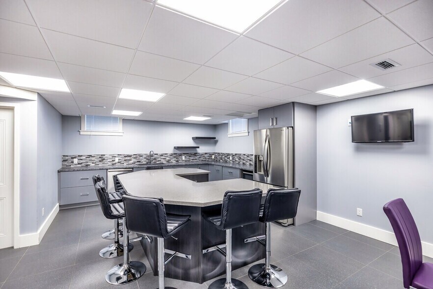 More Photos Of 193 King St E, Oshawa Office For Sale