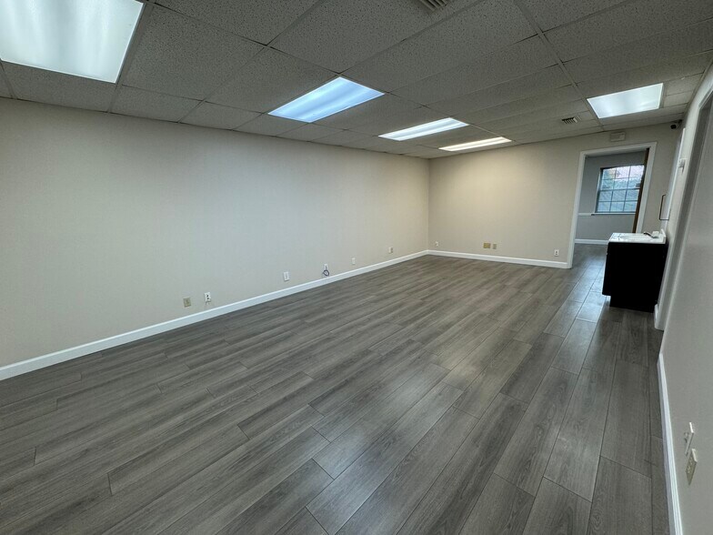 More Photos Of 3938 Sunbeam Rd, Jacksonville Medical For Sale
