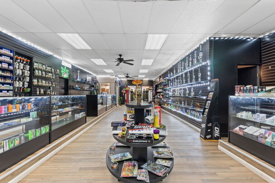 More Photos Of 126 N High St, Hillsboro Storefront Retail Residential For Sale
