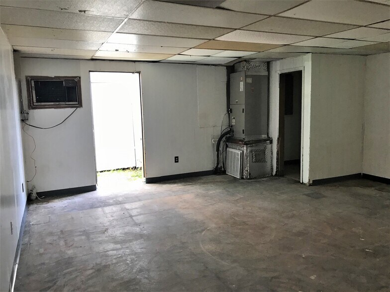More Photos Of 412 FM 718, Newark Restaurant For Lease