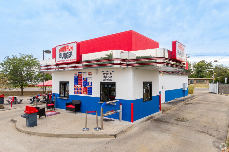 More Photos Of 1599 N Morton St, Franklin Fast Food For Lease