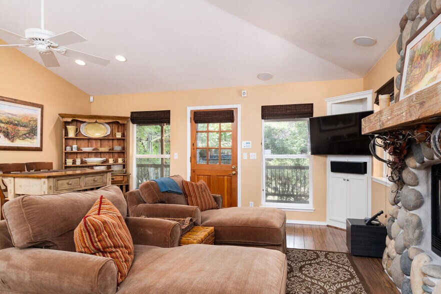 More Photos Of 8054 Fairplay Rd, Somerset Winery Vineyard For Sale