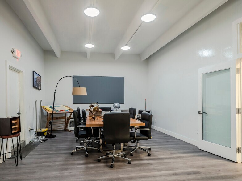 More Photos Of 195 NW 40th St, Miami General Retail For Lease