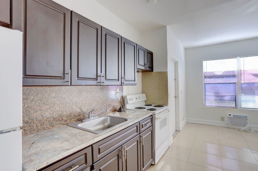 More Photos Of 1801 Spruce Ave, West Palm Beach Apartments For Sale