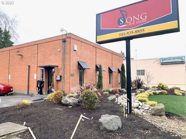 Primary Photo Of 430 W 7th Ave, Junction City Medical For Sale