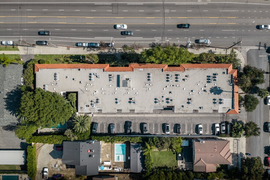 More Photos Of 6121 Woodman Ave, Van Nuys Apartments For Sale