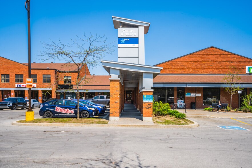 More Photos Of 2915 Boul Saint-Charles, Kirkland General Retail For Lease