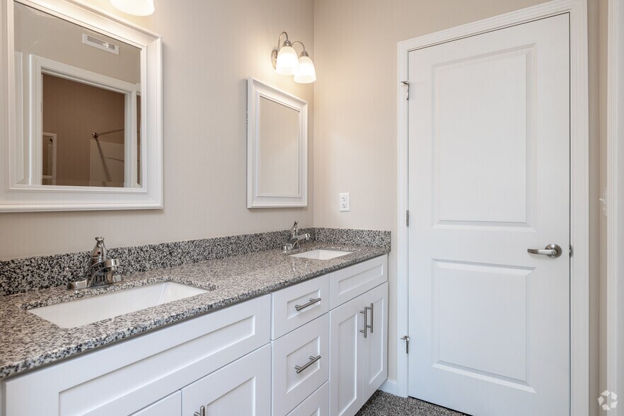 More Photos Of 13399 Charlotte St, Kansas City Apartments For Sale