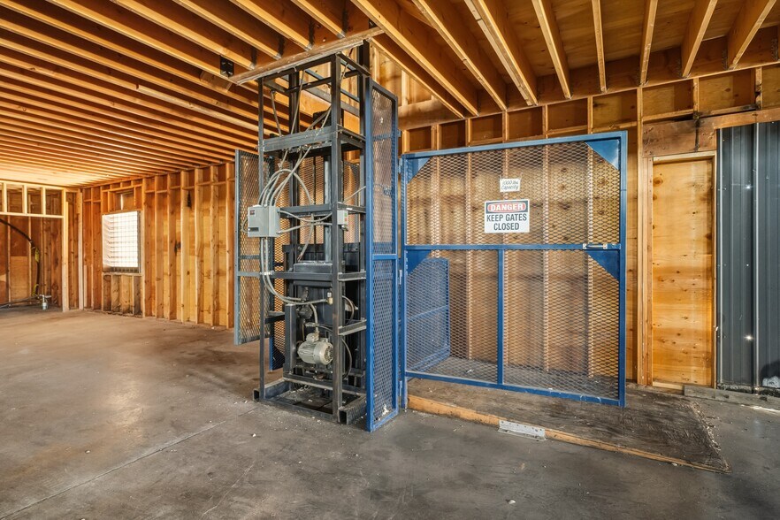 More Photos Of 189 Arden Dr, Belgrade Industrial For Lease