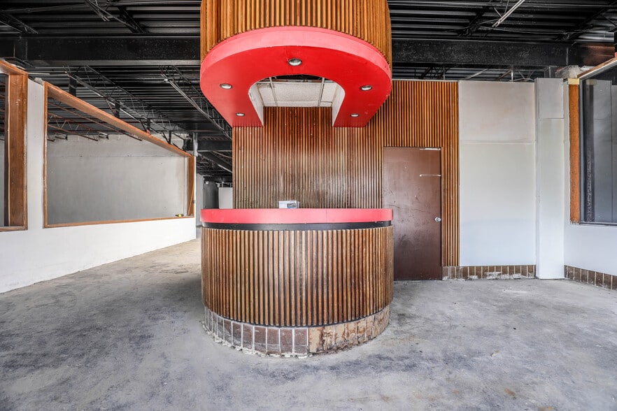 More Photos Of 7471 Marvin D Love Fwy, Dallas General Retail For Sale