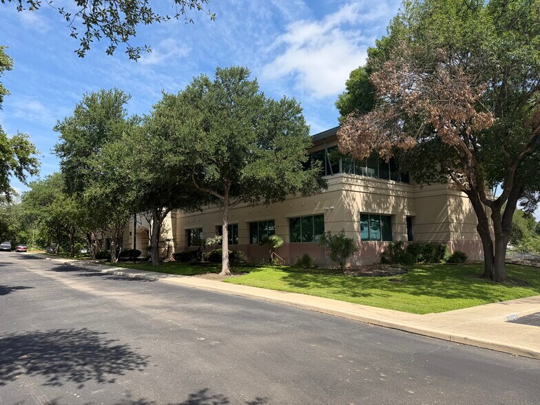 More Photos Of 555 E Ramsey Rd, San Antonio Loft Creative Space For Lease
