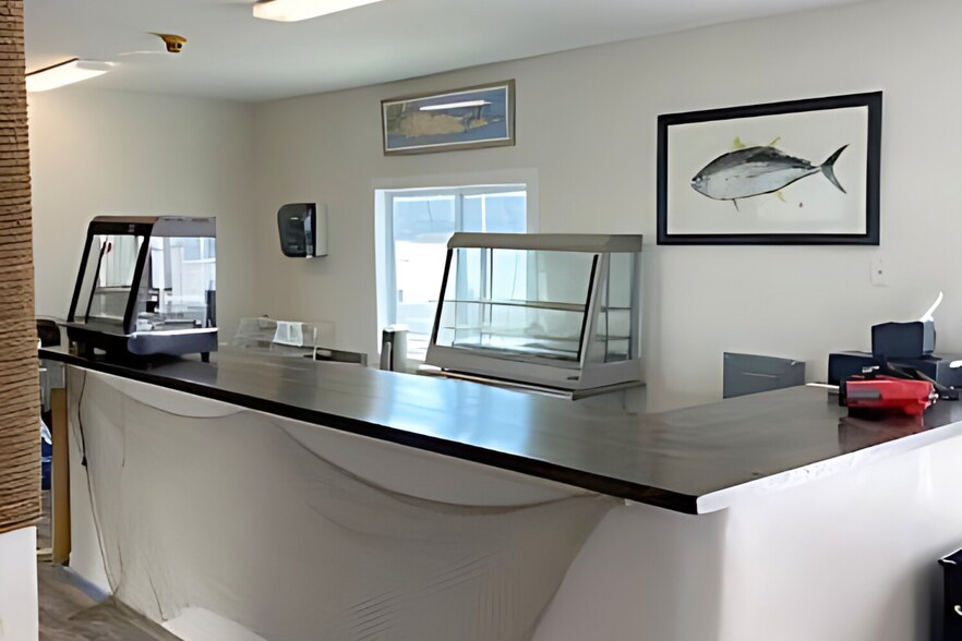 More Photos Of 6 Tepee St, Hampton Bays Marina For Lease