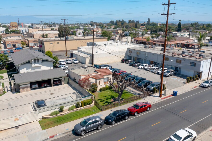 More Photos Of 17047 17047 Bellflower Blvd & 9747 Park St blvd, Bellflower General Retail For Sale