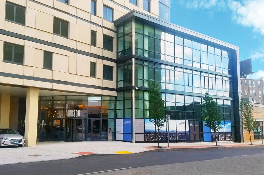 More Photos Of 587 Main St, New Rochelle Storefront For Lease