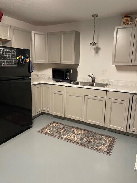 More Photos Of 2901 W 16th St, Indianapolis Freestanding For Sale