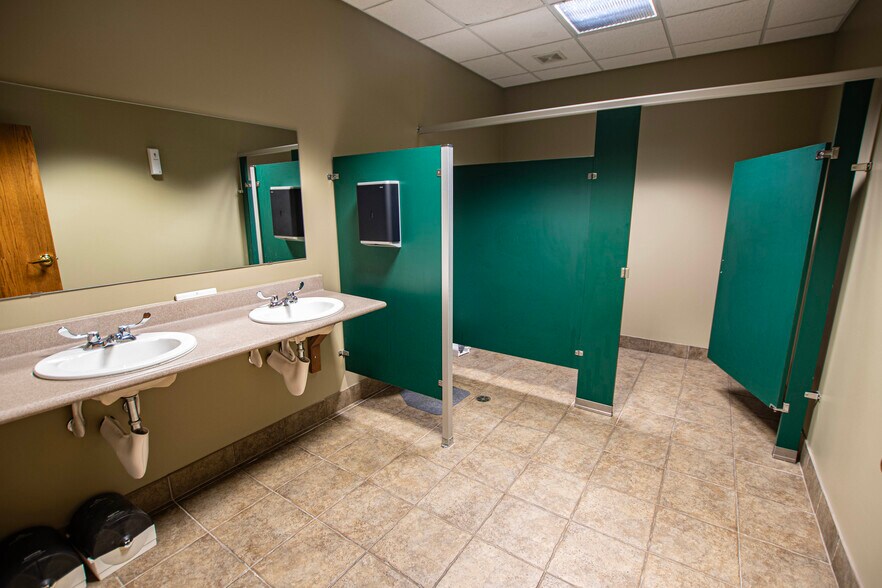 More Photos Of 17231 Bel-Ray Pl, Belton Office For Lease