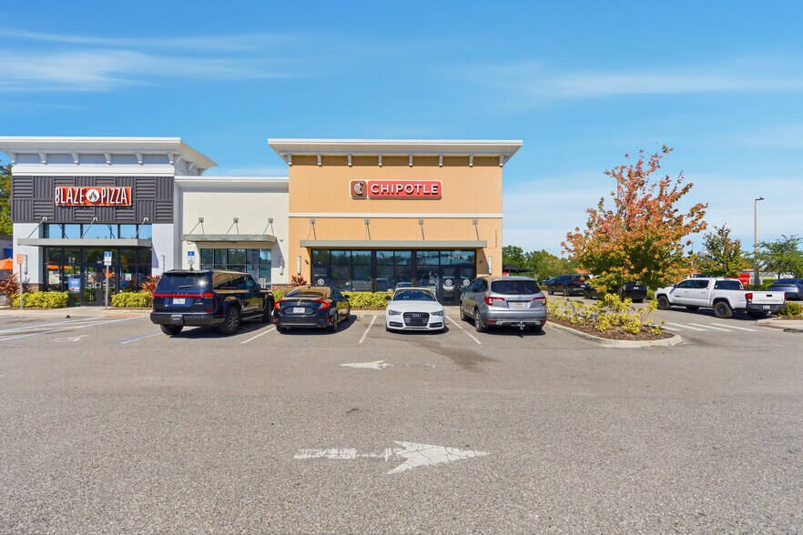 More Photos Of 13599 W Colonial Dr, Winter Garden General Retail For Sale