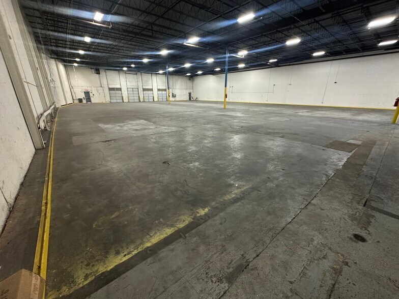 More Photos Of 5335-5353 Snapfinger Woods Dr, Decatur Warehouse For Lease