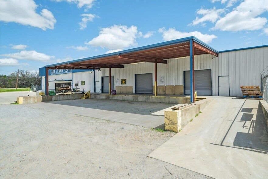 More Photos Of 150 Main St, Clarksville General Retail For Sale