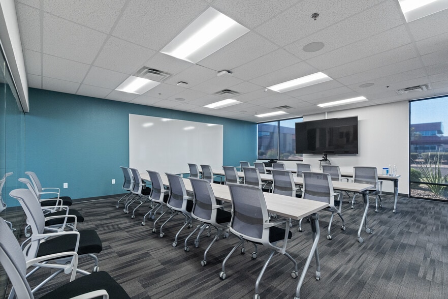 More Photos Of 2410 W Royal Palm Rd, Phoenix Light Manufacturing For Sale