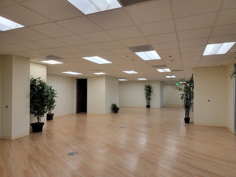 More Photos Of 3281 E Guasti Rd, Ontario Unknown For Lease