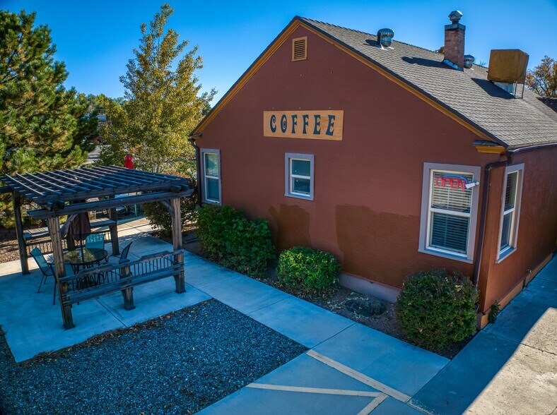 More Photos Of 1047 N 1st St, Montrose Office For Sale