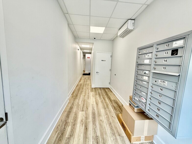 More Photos Of 522 E putnam Ave, Greenwich Freestanding For Lease