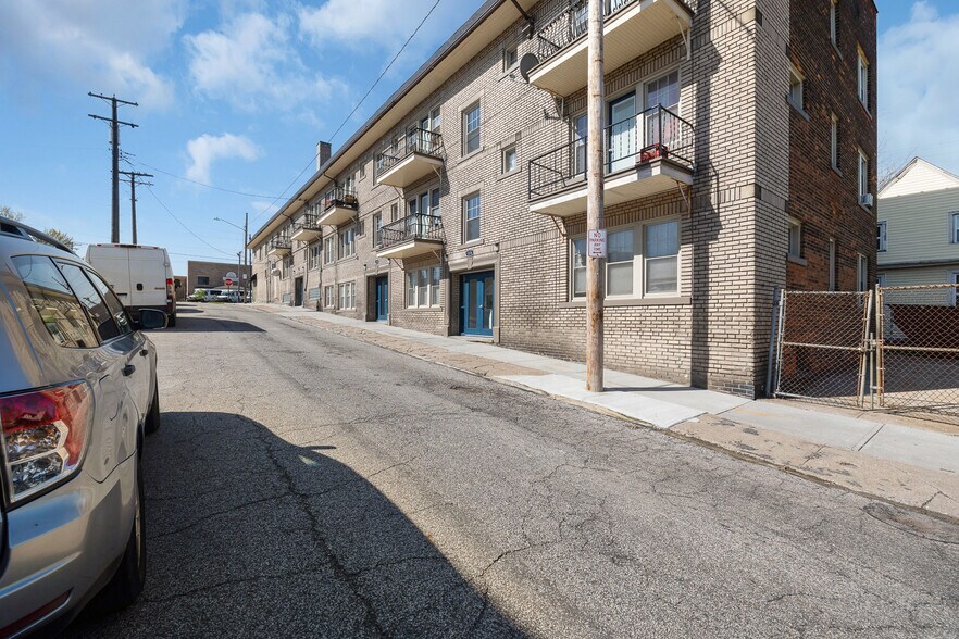 More Photos Of 8702 Detroit Ave, Cleveland Apartments For Sale