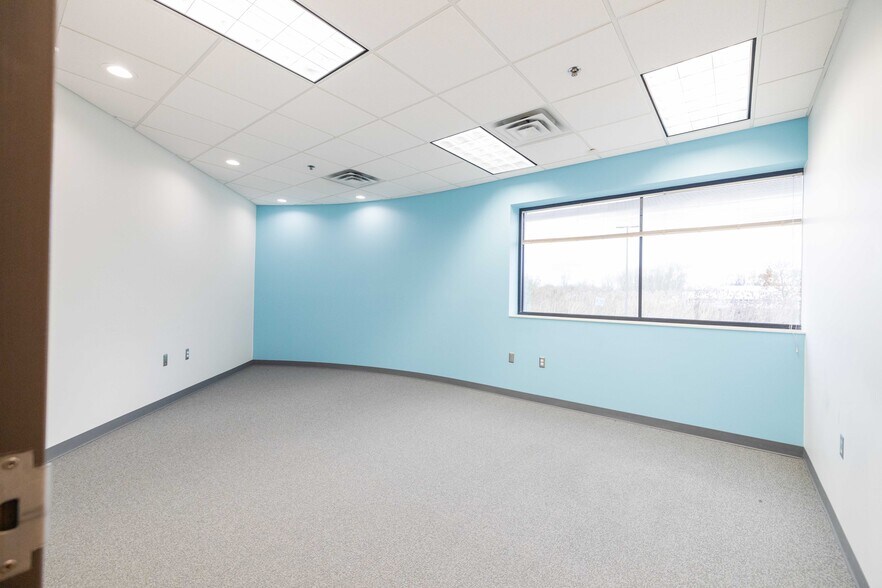 More Photos Of 640 Avis Dr, Ann Arbor Flex For Sale