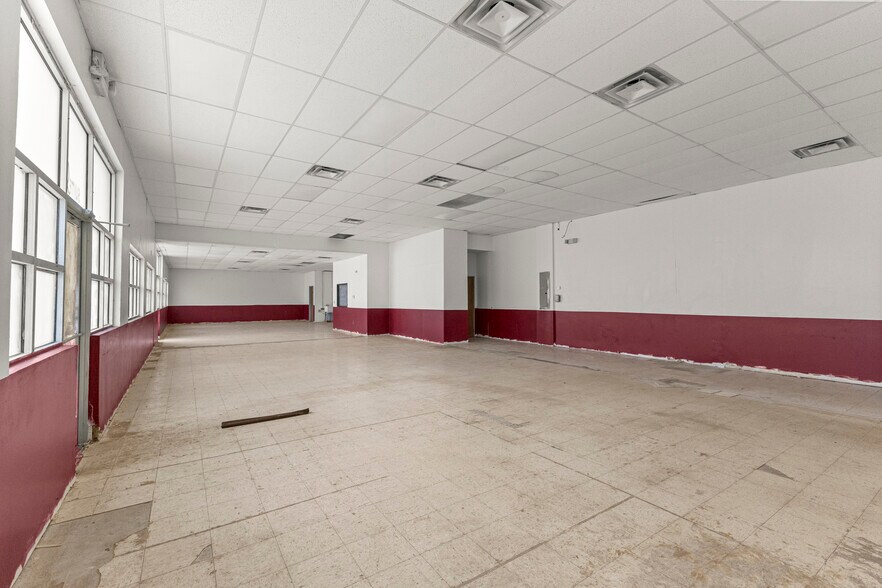 More Photos Of 2300 S Schaefer Hwy, Detroit Storefront For Sale