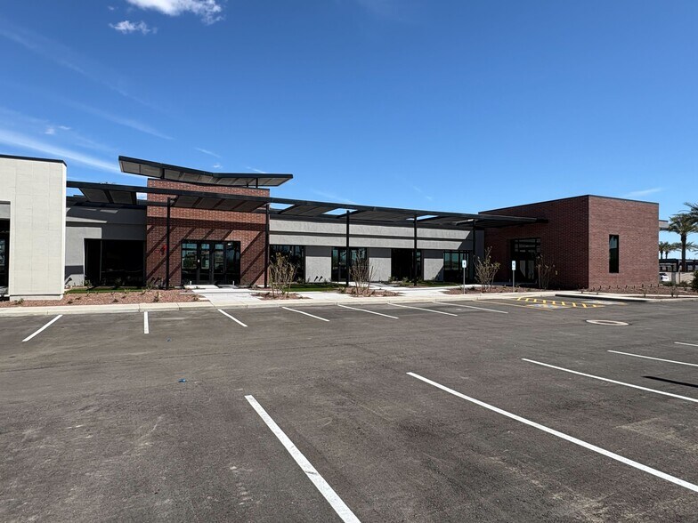 More Photos Of 20700 W Thomas Rd, Buckeye Medical For Lease