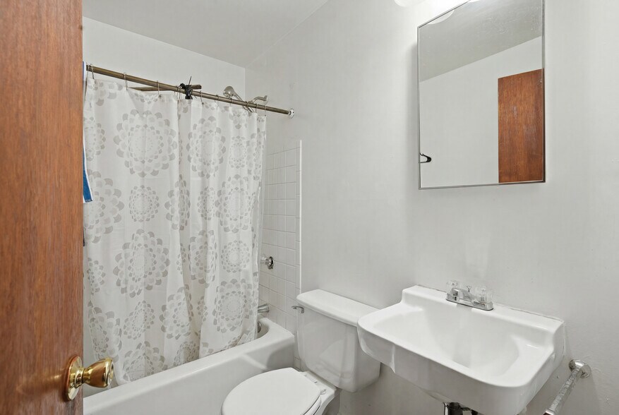 More Photos Of 4803 S Henderson St, Seattle Apartments For Sale