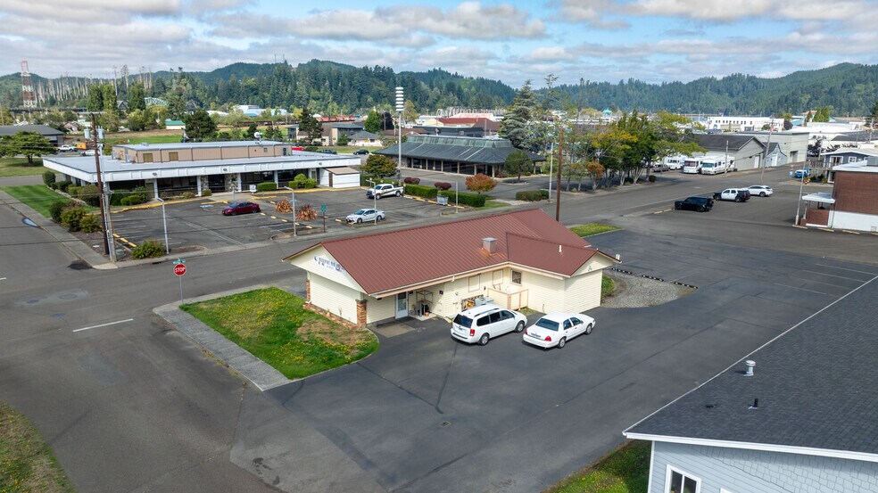 More Photos Of 624 Winchester Ave, Reedsport Office For Sale