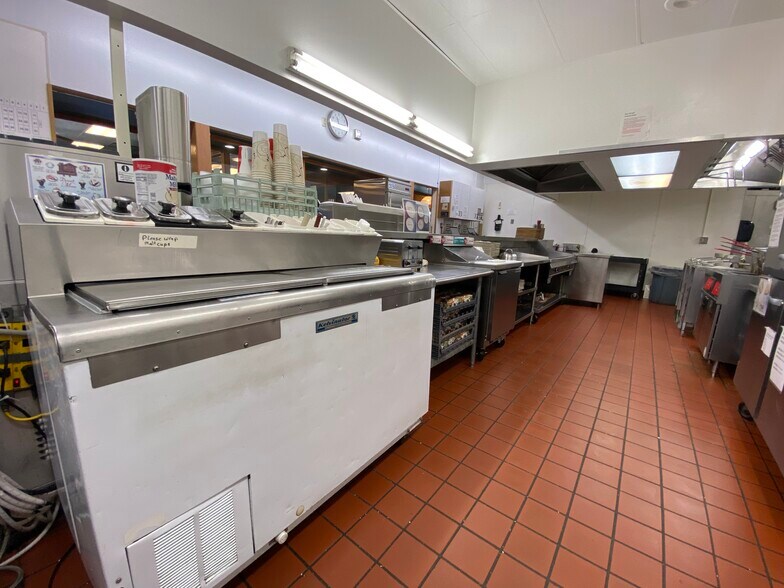 More Photos Of 1825 N 13th St, Bismarck Restaurant For Sale