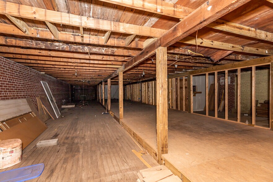 More Photos Of 4914 Main St, Moss Point Storefront For Sale