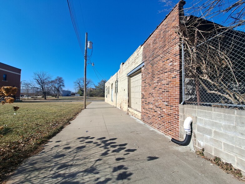 More Photos Of 1724 N 13th St, Saint Louis Industrial For Lease