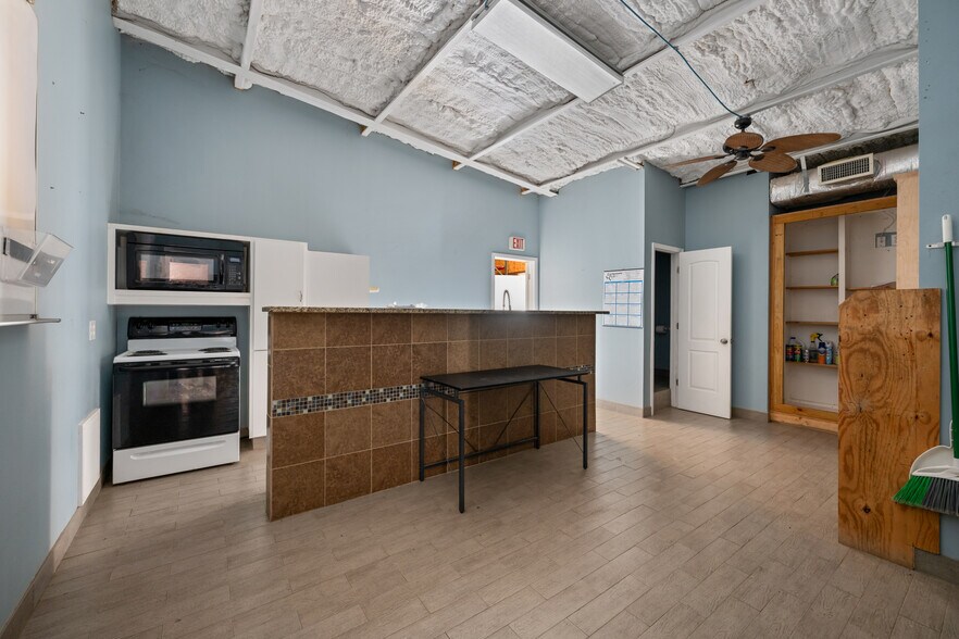 More Photos Of 301 Dews Rd, Leander Industrial For Sale