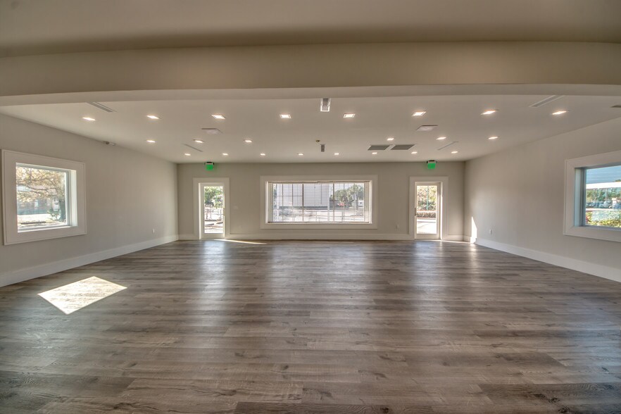 More Photos Of 3015 Tamiami Trl E, Naples Storefront Retail Office For Sale