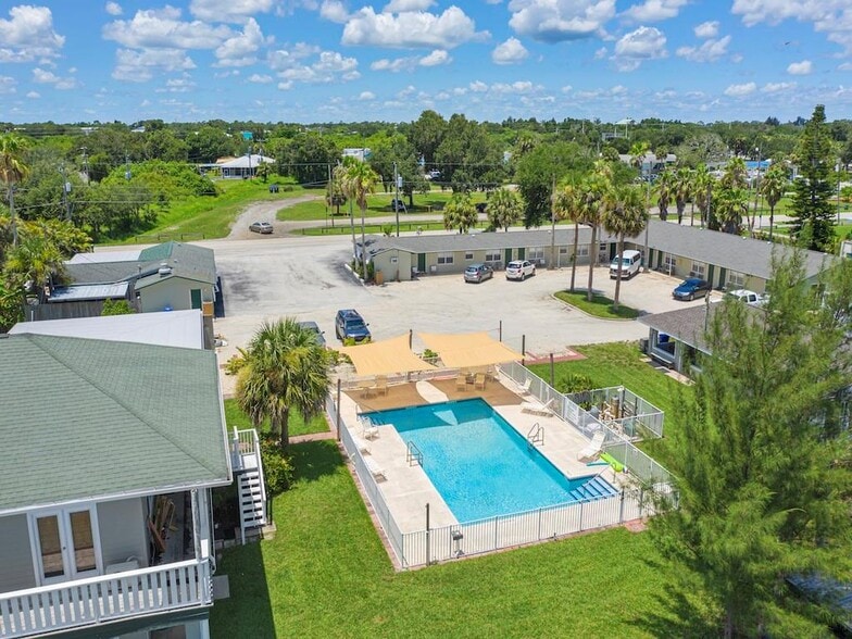 More Photos Of 412 Indian River Dr, Sebastian Hotel For Sale