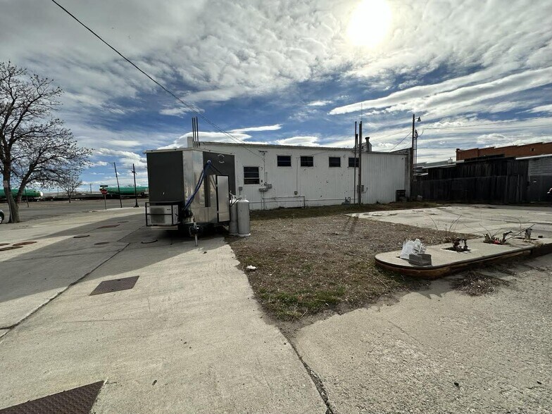 More Photos Of 201 W Main St, Laurel Service Station For Lease