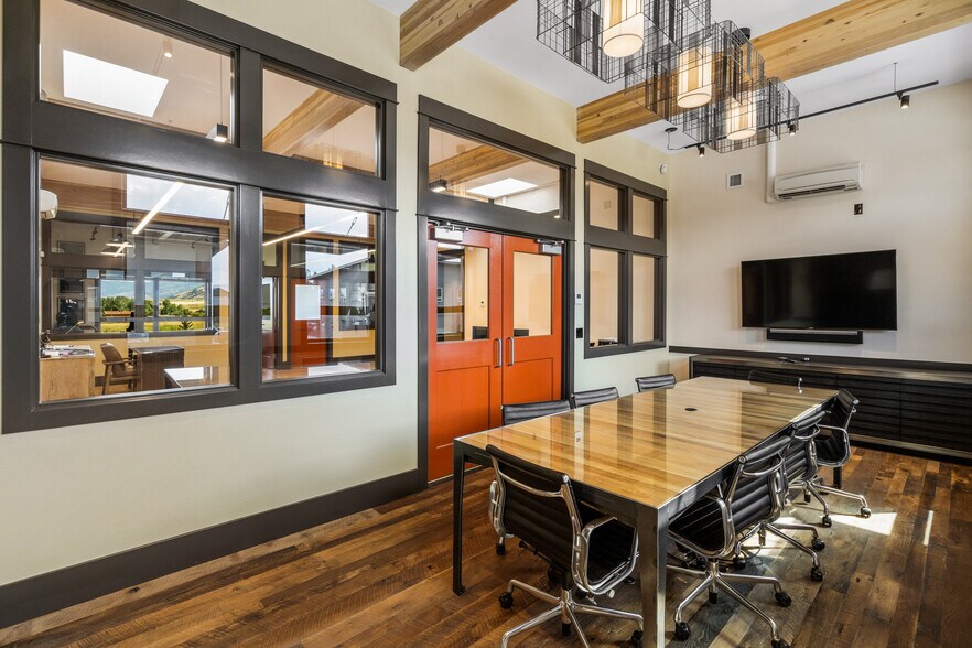 More Photos Of 387 Gallatin Park Dr, Bozeman Loft Creative Space For Sale