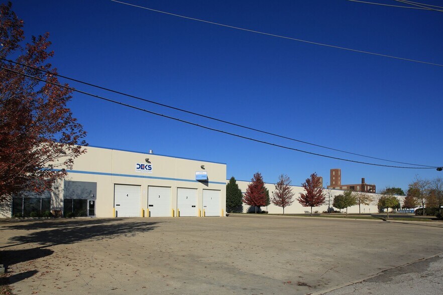More Photos Of 2700 W Roosevelt Rd, Chicago Distribution For Lease