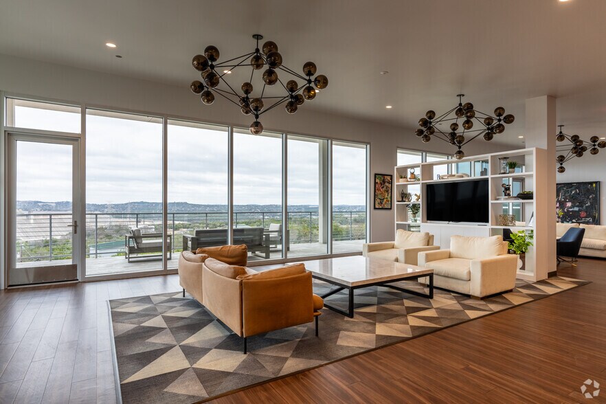 More Photos Of 4229 North FM 620, Austin Flex For Lease
