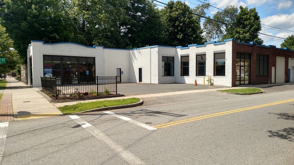 Primary Photo Of 64 Main St, Westfield Freestanding For Lease